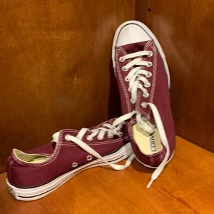 Converse burgundy worn once size 9